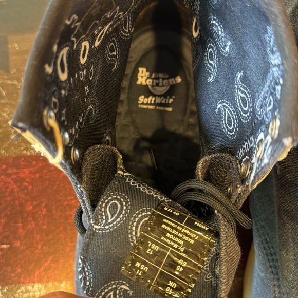 NEW WITH TAGS - Dr Martens Whiton Canvas Indigo 8-hole boots - amazing boots - Picture 5 of 14